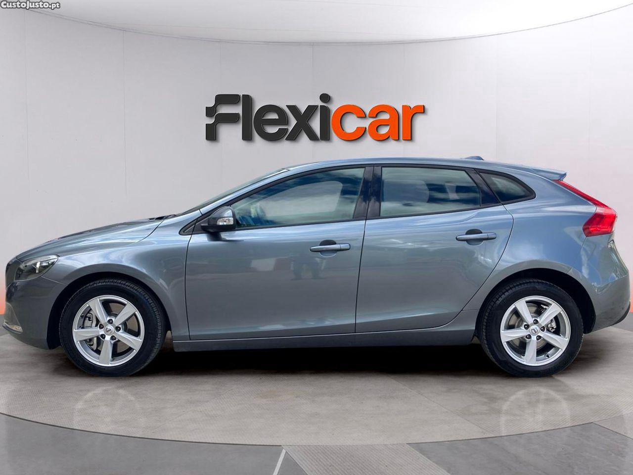 Volvo V40 2.0 D2 Momentum — fotografia 15