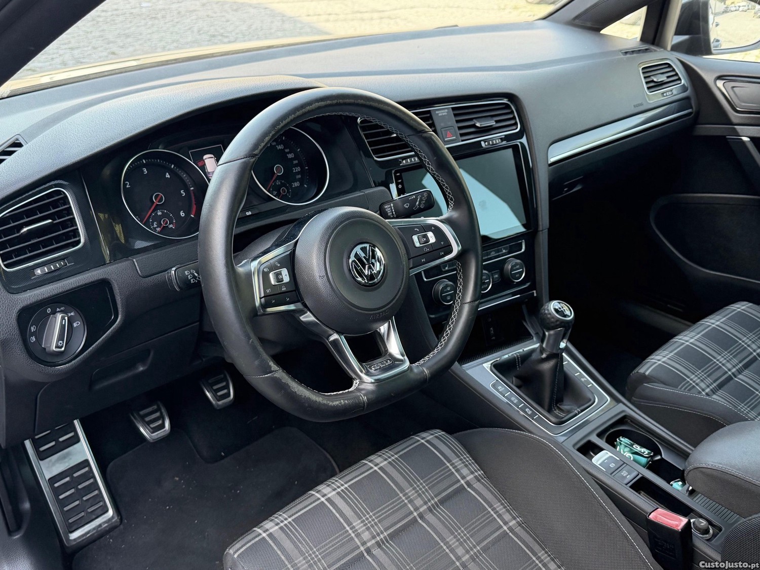 Volkswagen Golf 2.0 GTD — fotografia 4