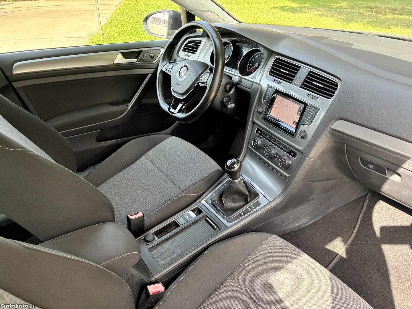 Volkswagen Golf 1.6 TDI 4Motion BlueMotion Comfortline — fotografia 11