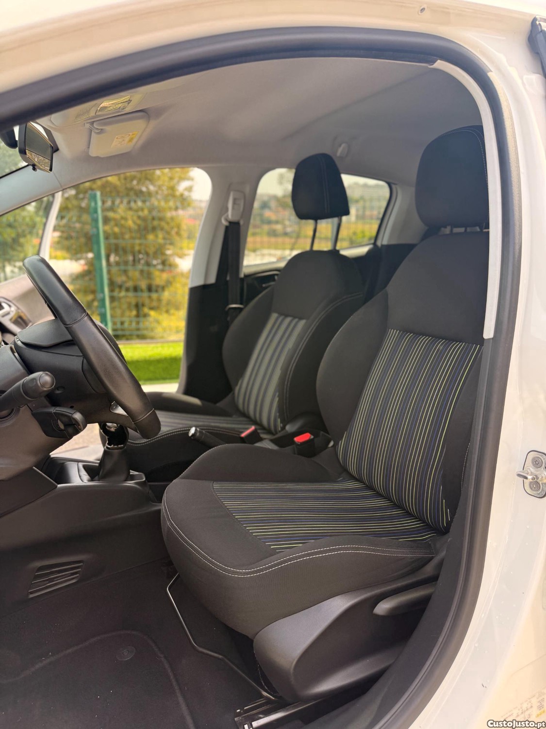 Peugeot 208 1.6 HDI — fotografia 5