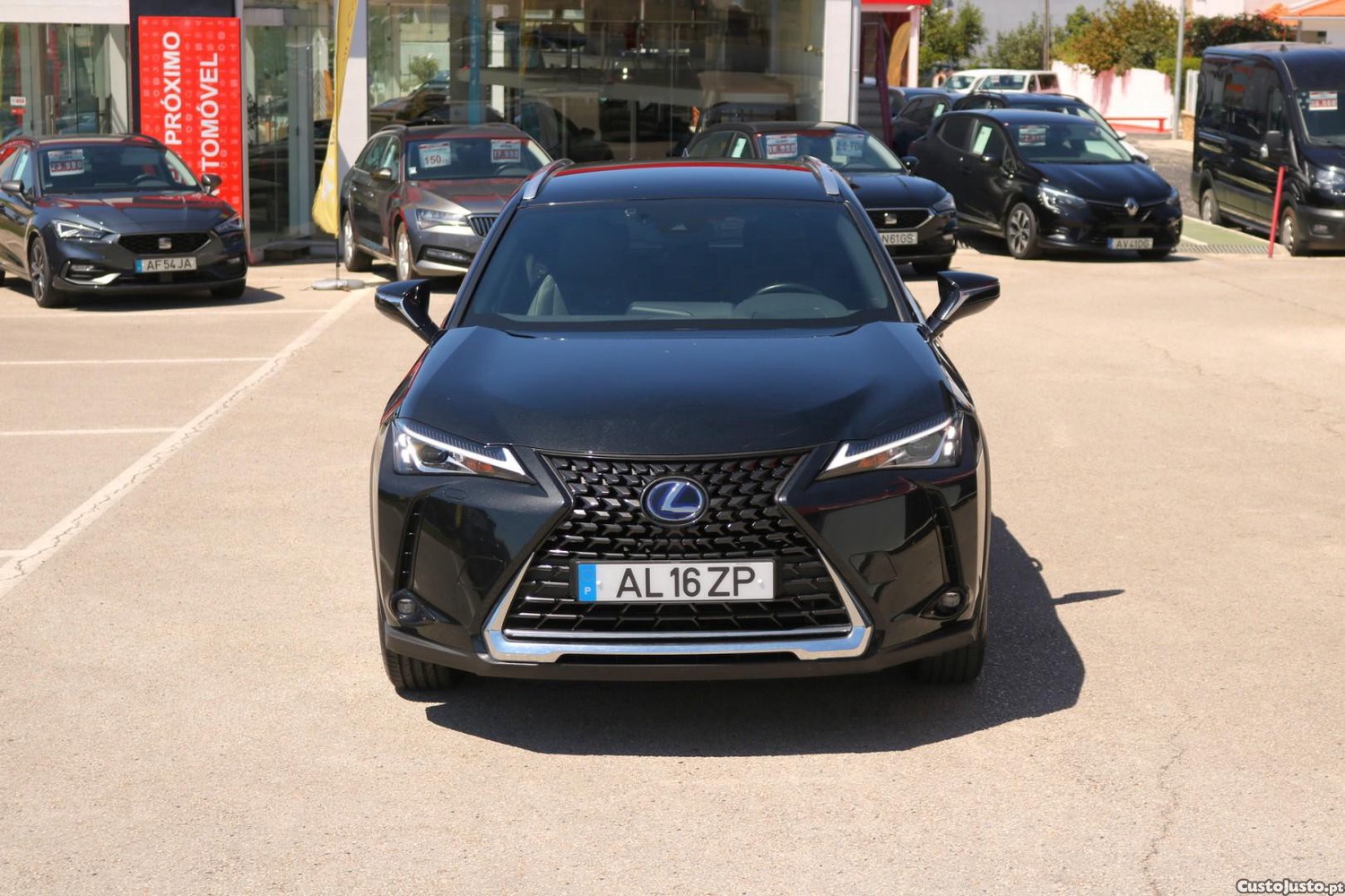 Lexus  UX 300e Premium 204cv - 21 — photo 3