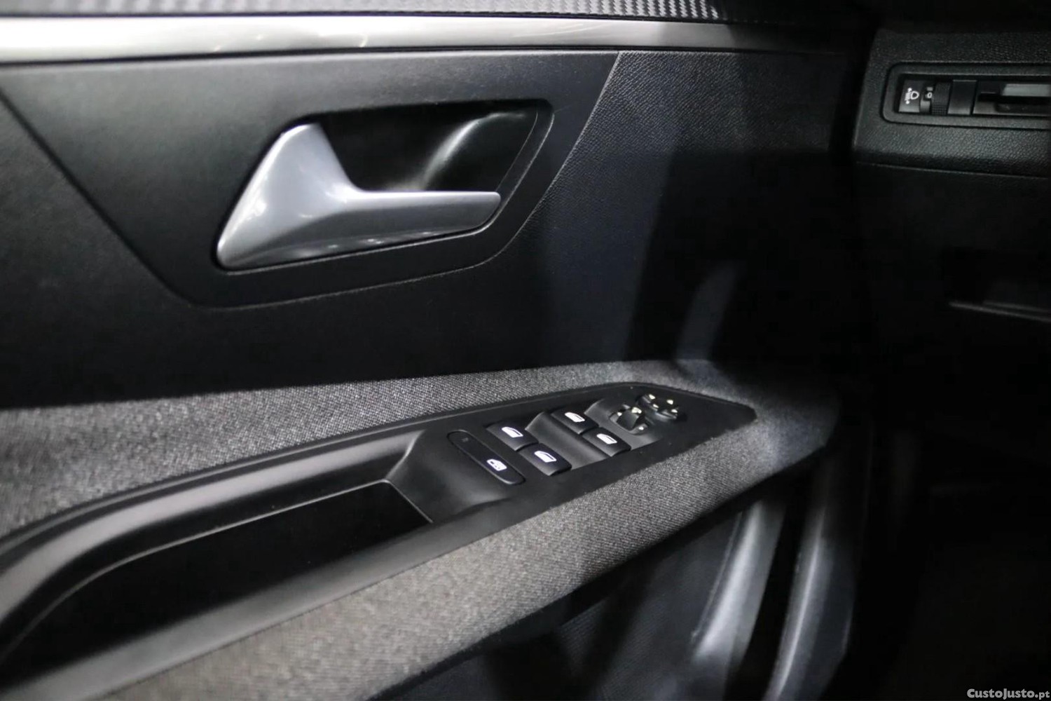 Peugeot 3008 1.2 PureTech Active Pack — fotografia 9