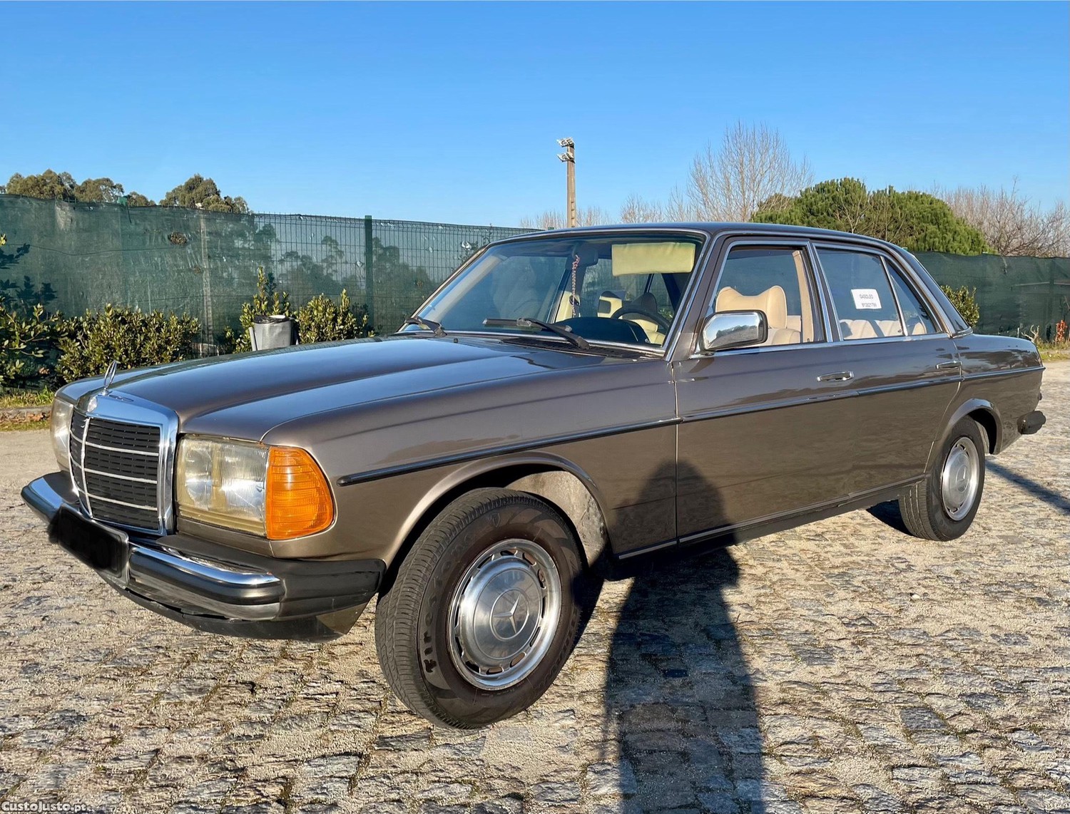 Mercedes-Benz 200 200D foto 2