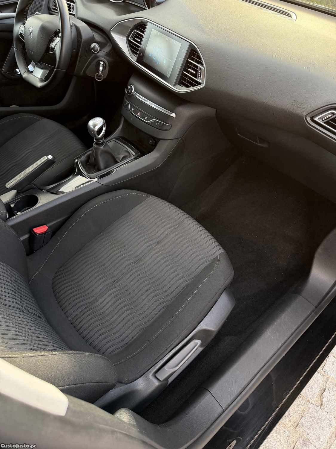 Peugeot 308 1.6HDI 115cv GPS carro bom estado — fotografia 4