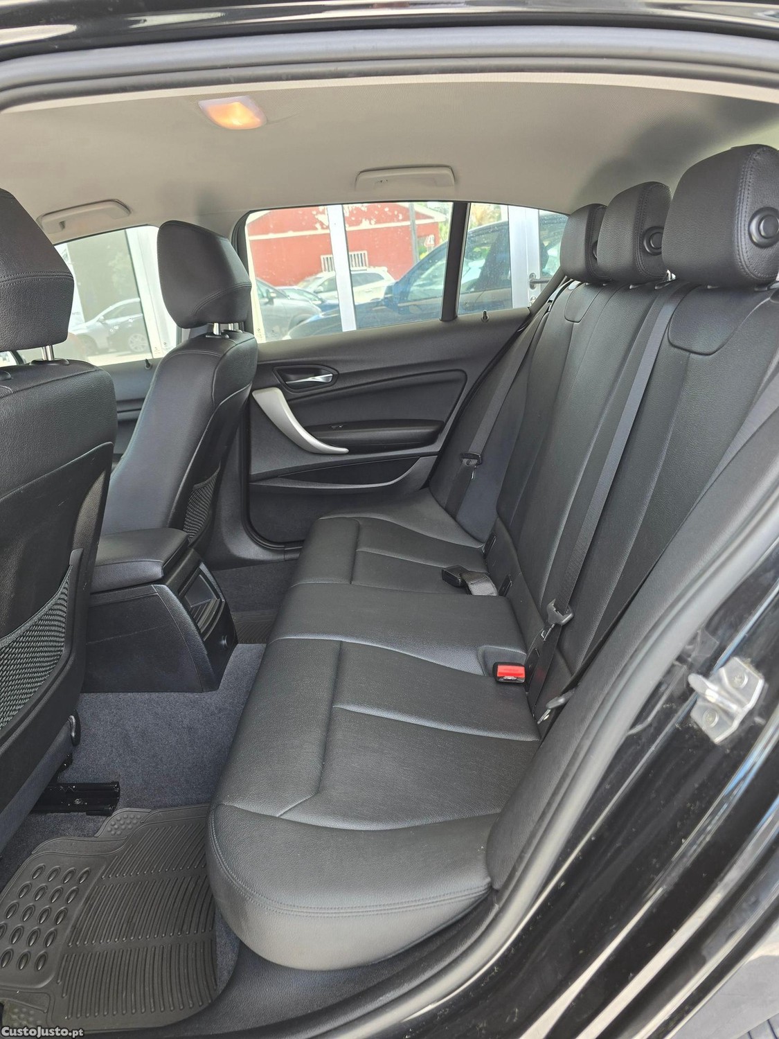 BMW 116 d EfficientDynamics — fotografia 9