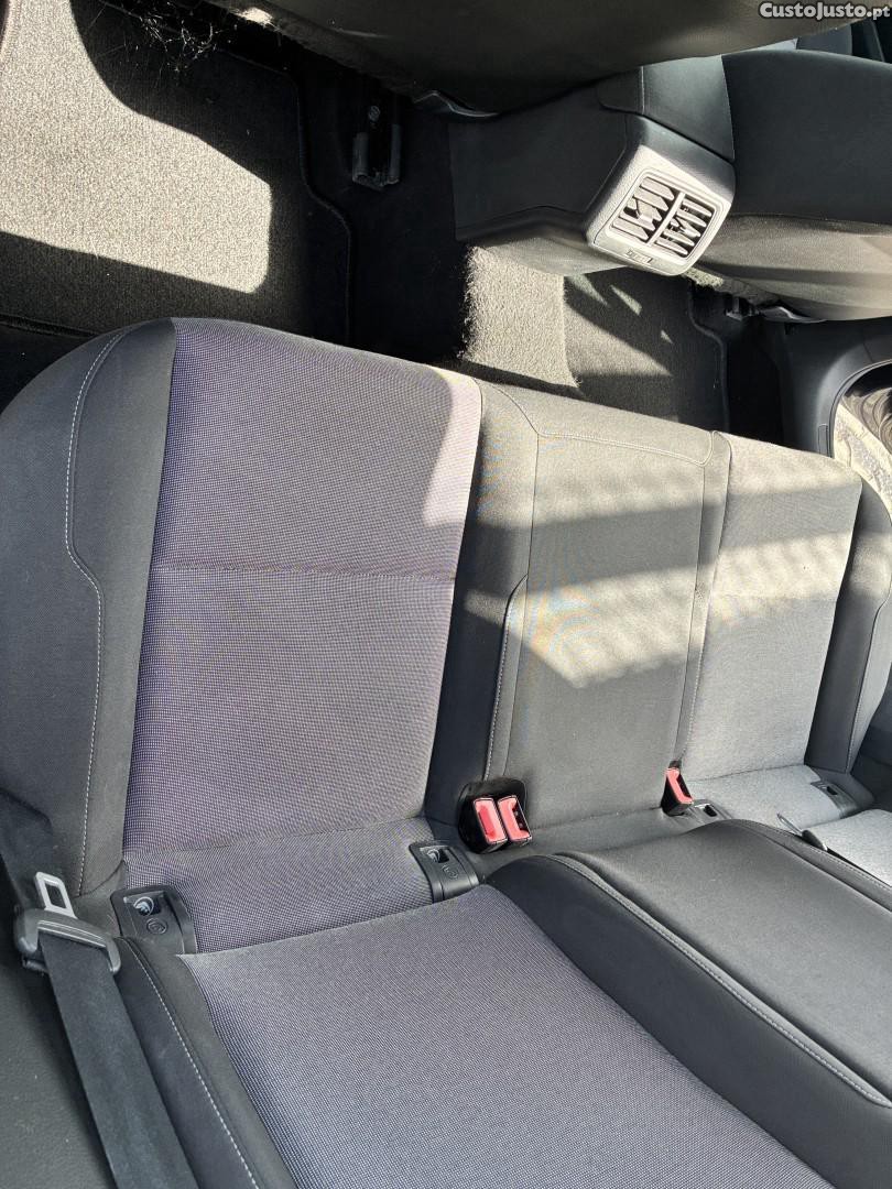 Volkswagen Golf 1.6 TDI 4Motion BlueMotion Comfortline — fotografia 10