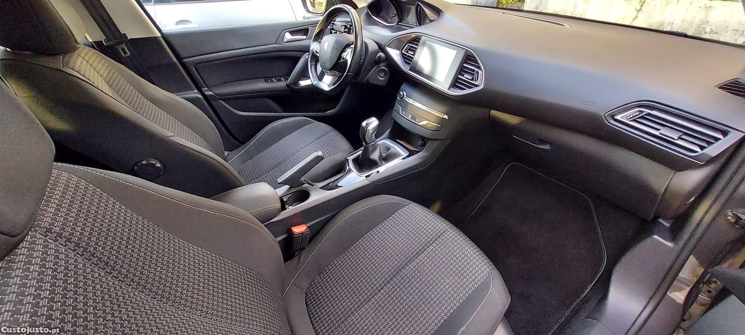 Peugeot 308 1.6 BlueHDi Style — fotografia 4