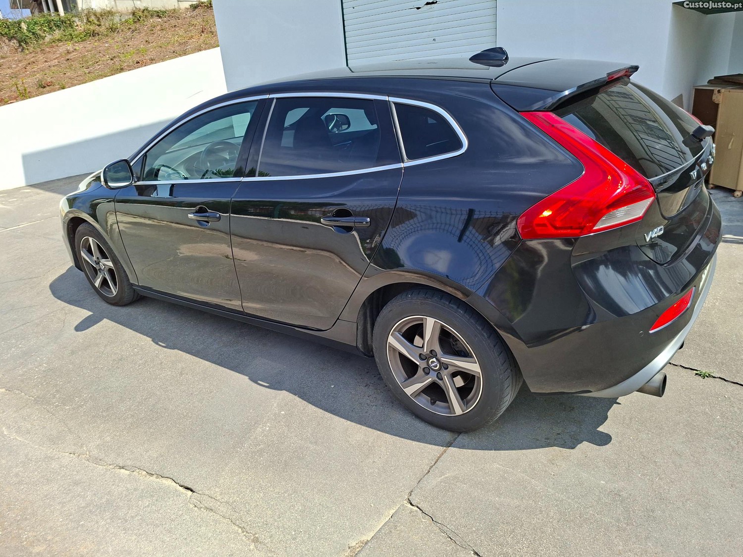 Volvo V40 D4 R-Design — fotografia 6