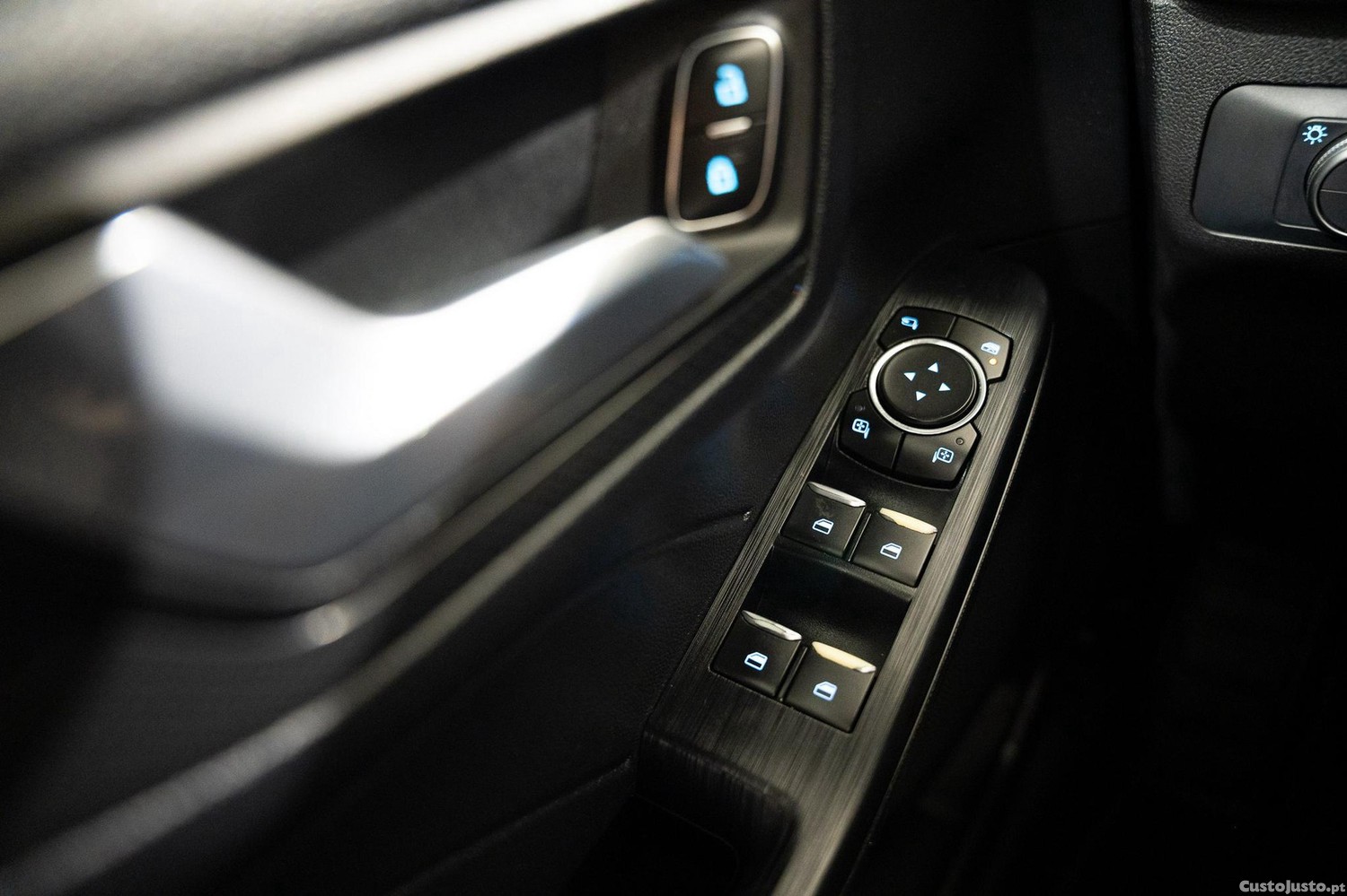 Ford Kuga 1.5 EcoBoost Titanium — fotografia 4