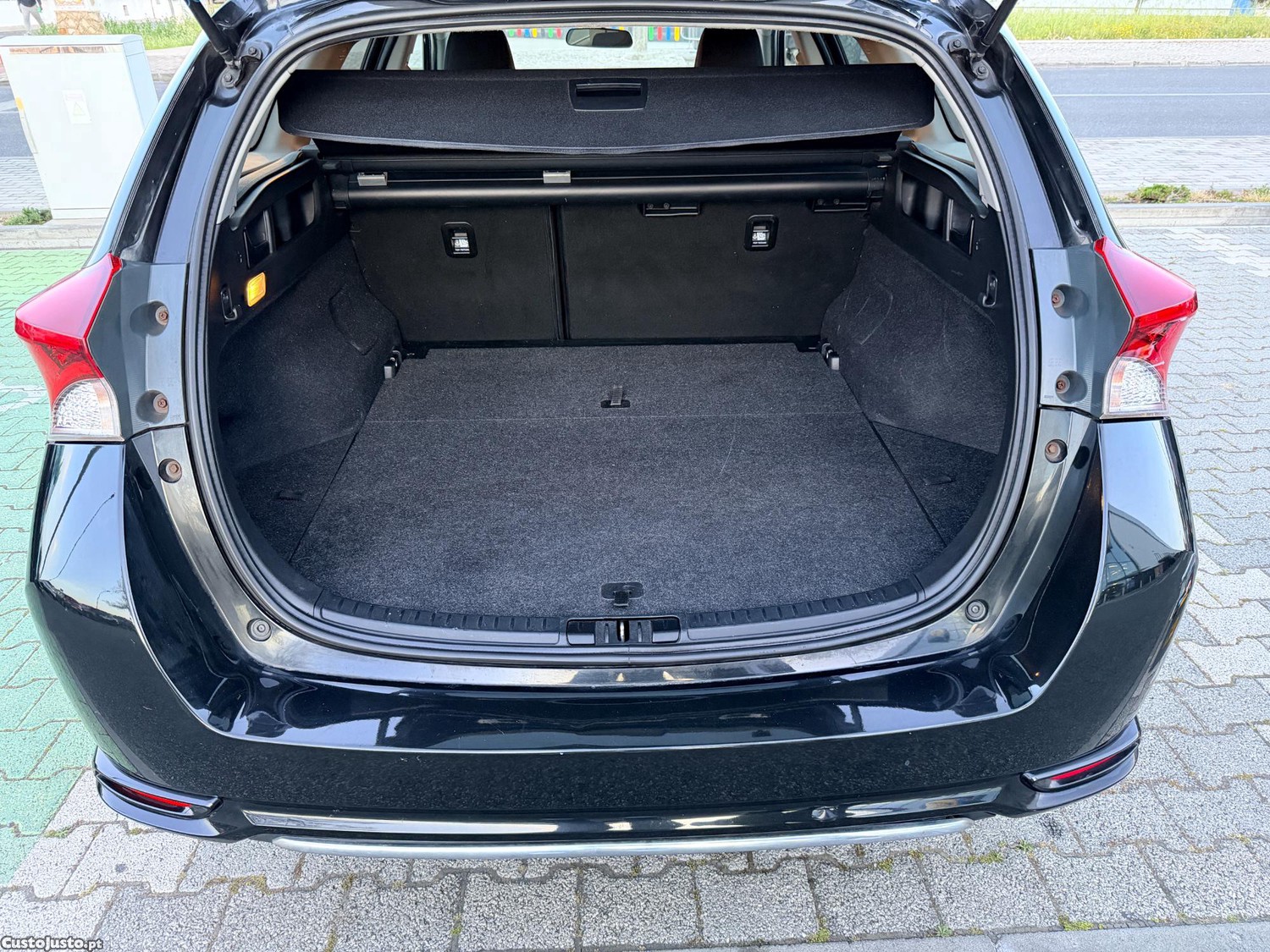 Toyota Auris Touring Sports 1.2 Turbo Aspiration — fotografia 2