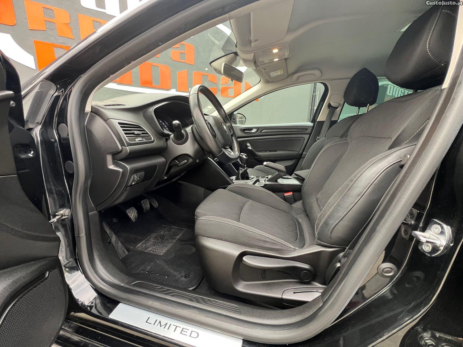 Renault Mégane Sport Tourer 1.5 Blue dCi Limited — fotografia 9