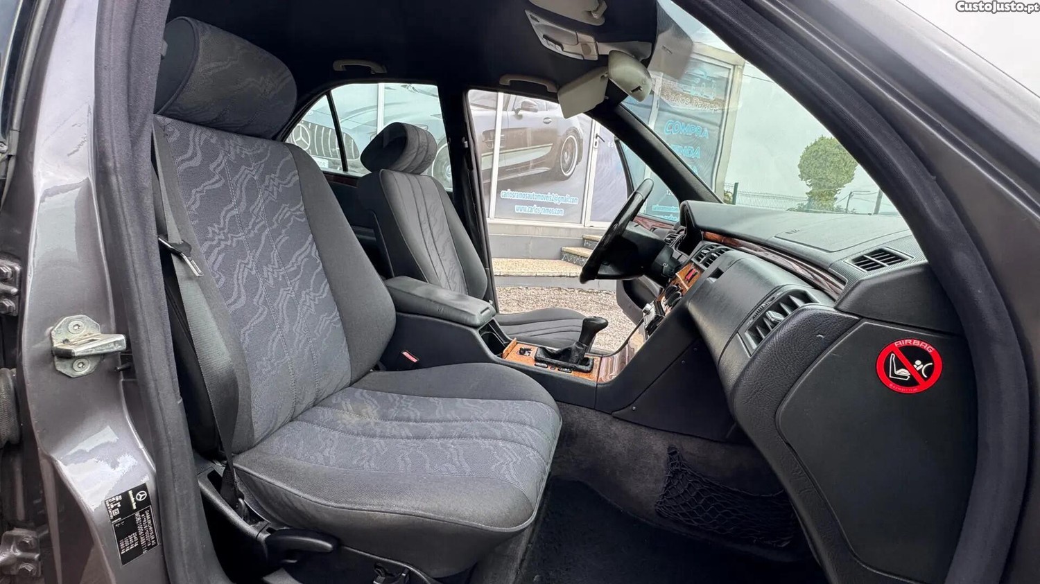 Mercedes-Benz E 220 CDI Classic — fotografia 7