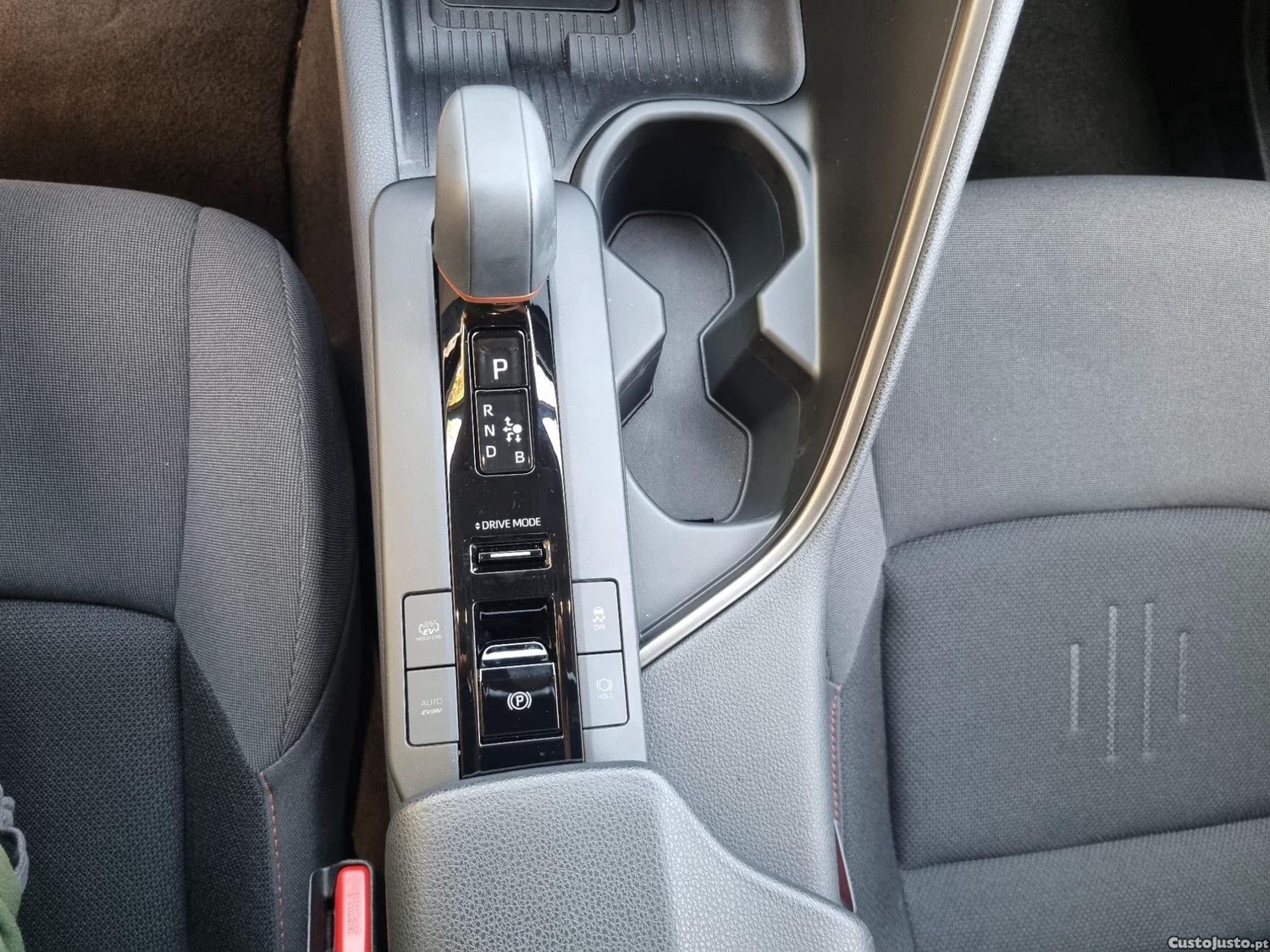 Toyota C-HR 2.0 PLUG IN — fotografia 2