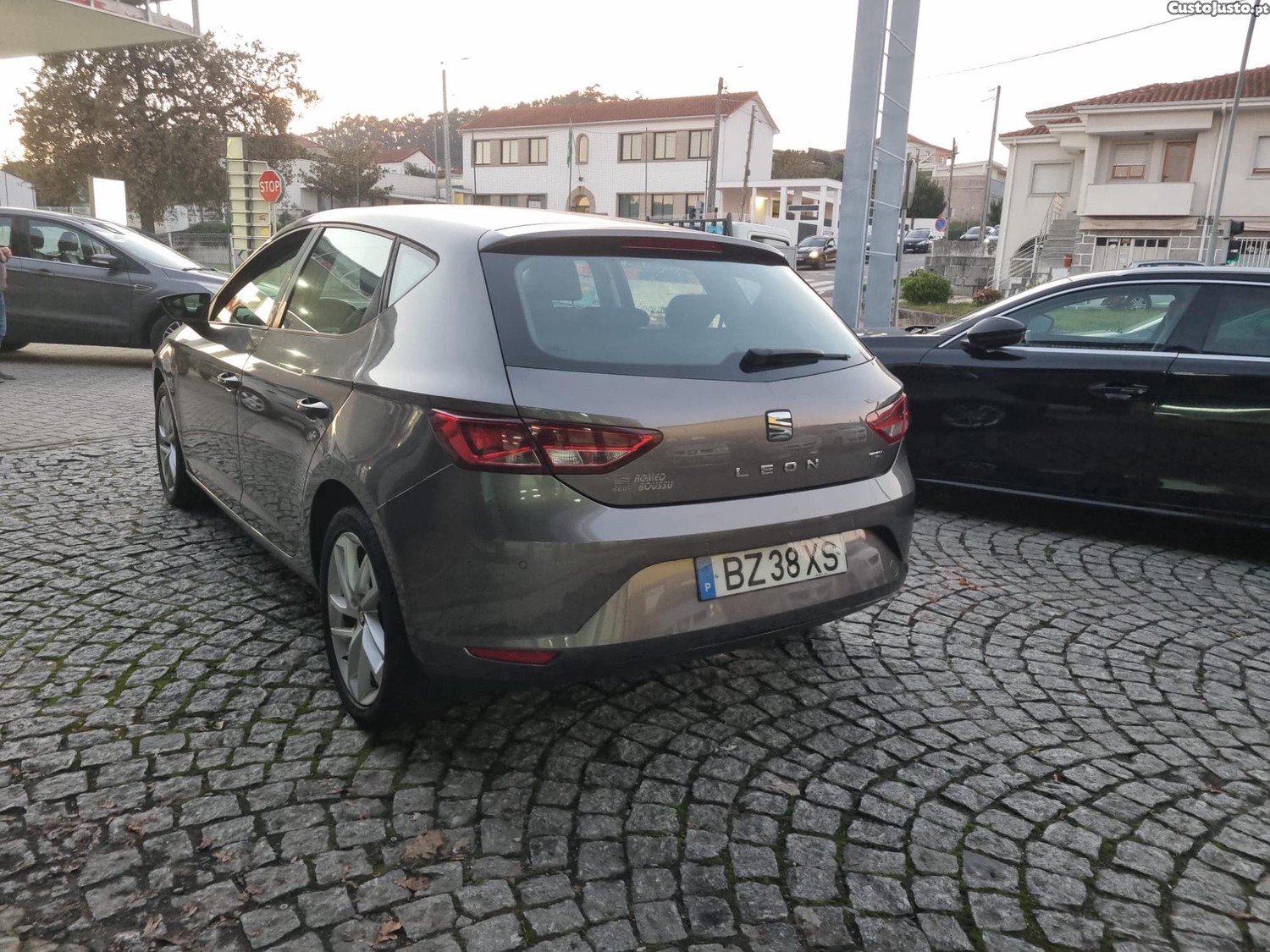 SEAT Leon 1.6 TDI muito novo — fotografia 9