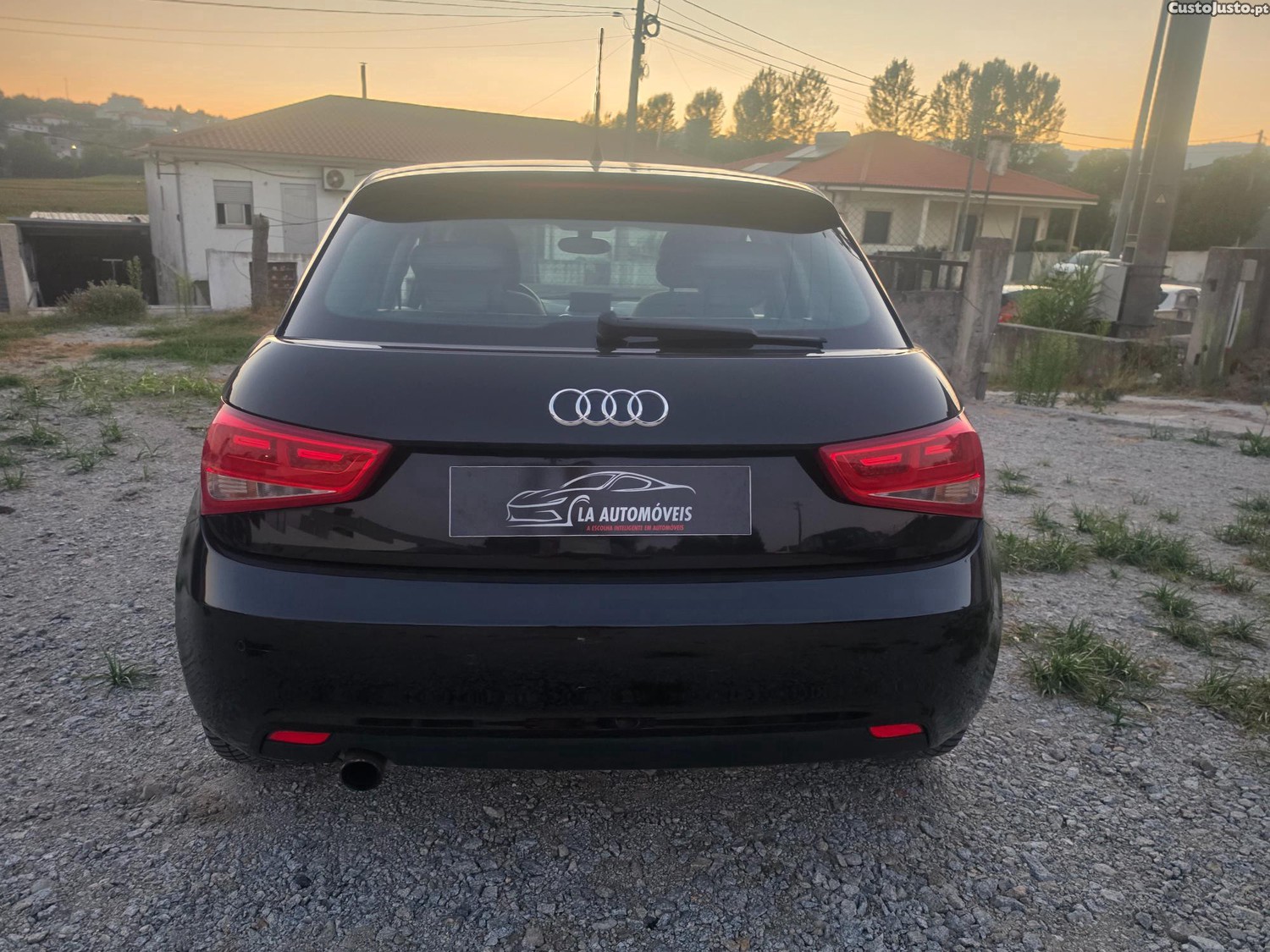 Audi A1 1.6 TDIS line5 portas muito novo — fotografia 7