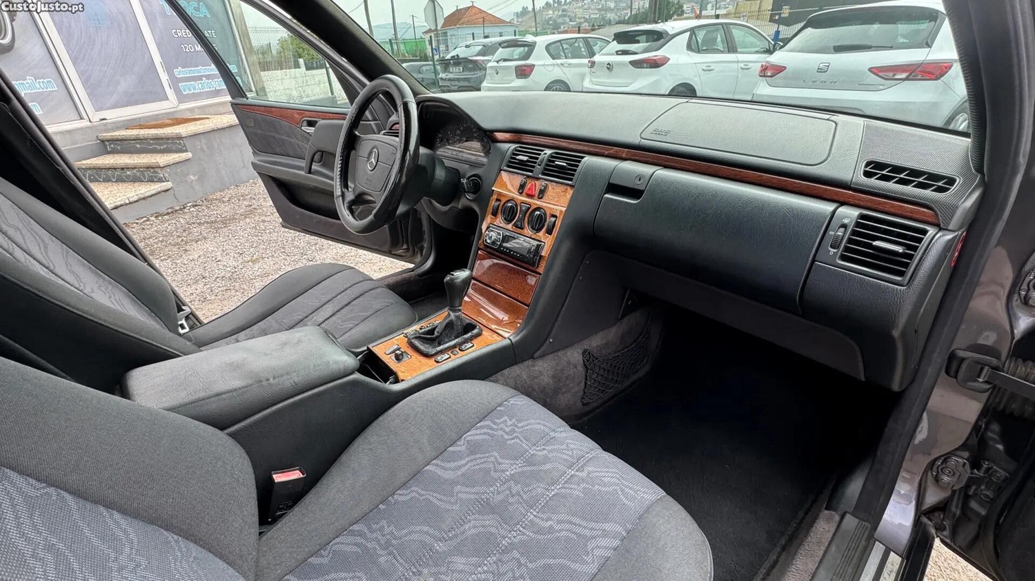 Mercedes-Benz E 220 CDI Classic — fotografia 8
