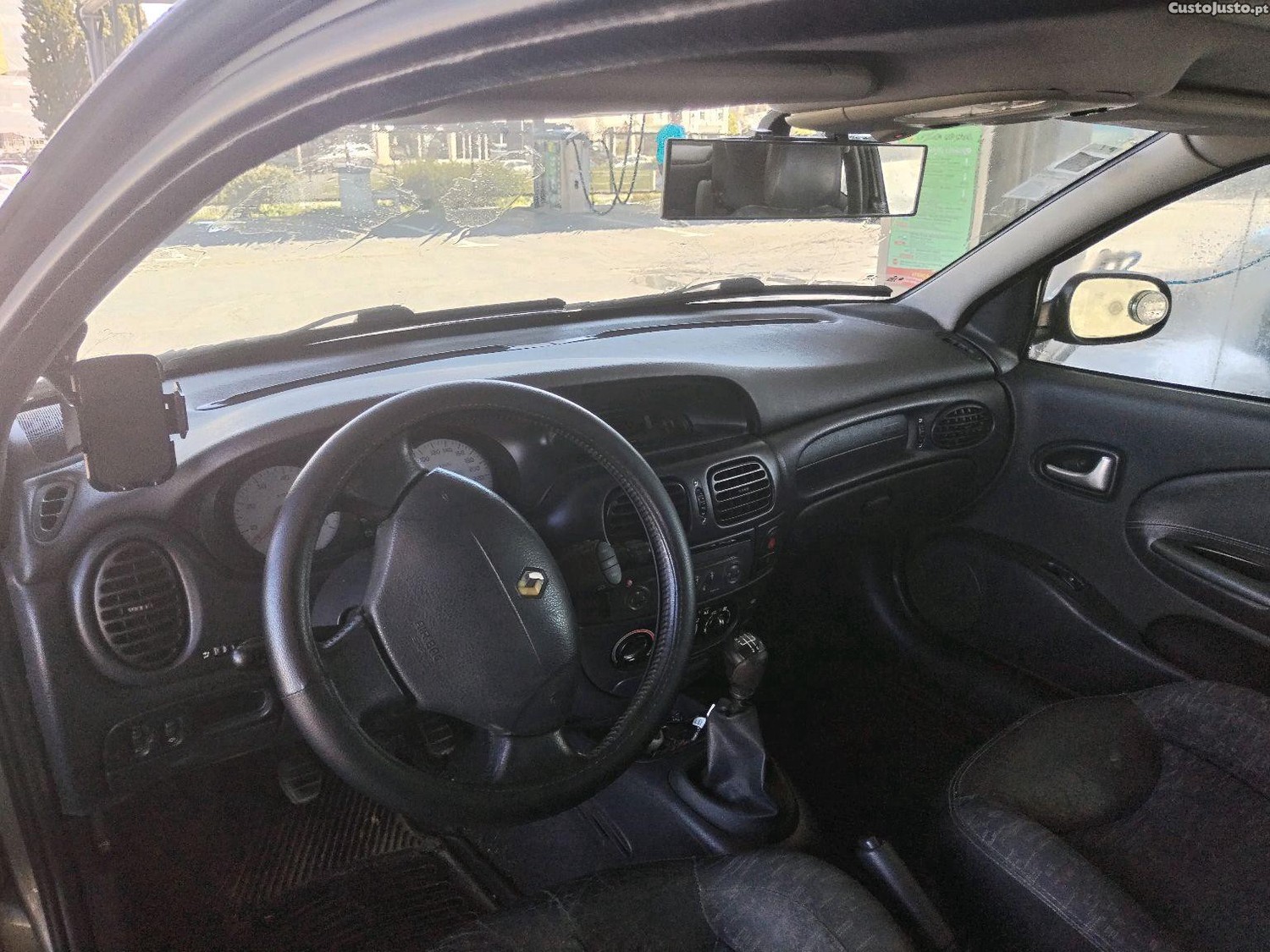 Renault Coupe 1.4 — fotografia 7