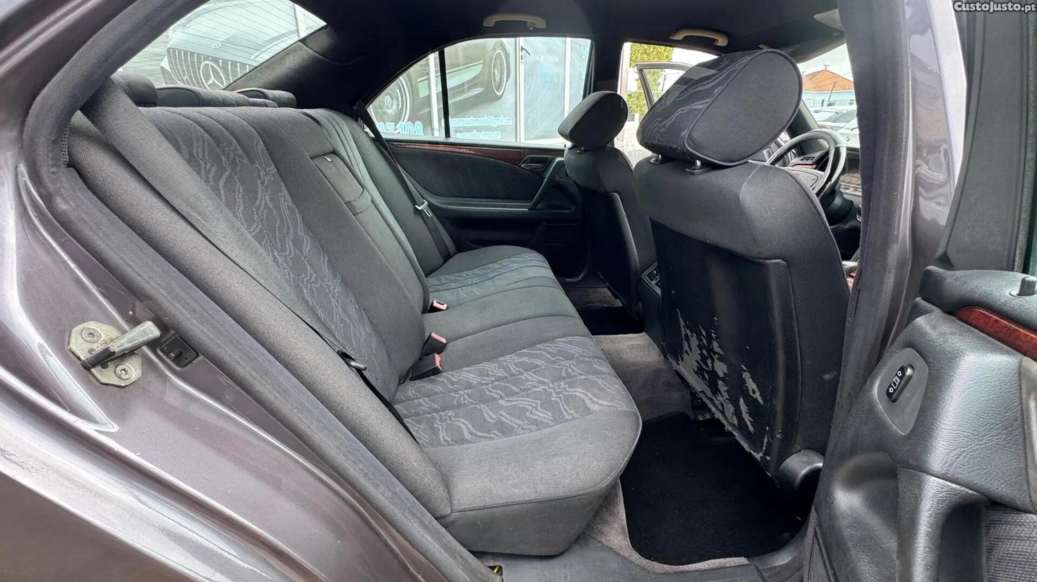 Mercedes-Benz E 220 CDI Classic — fotografia 6