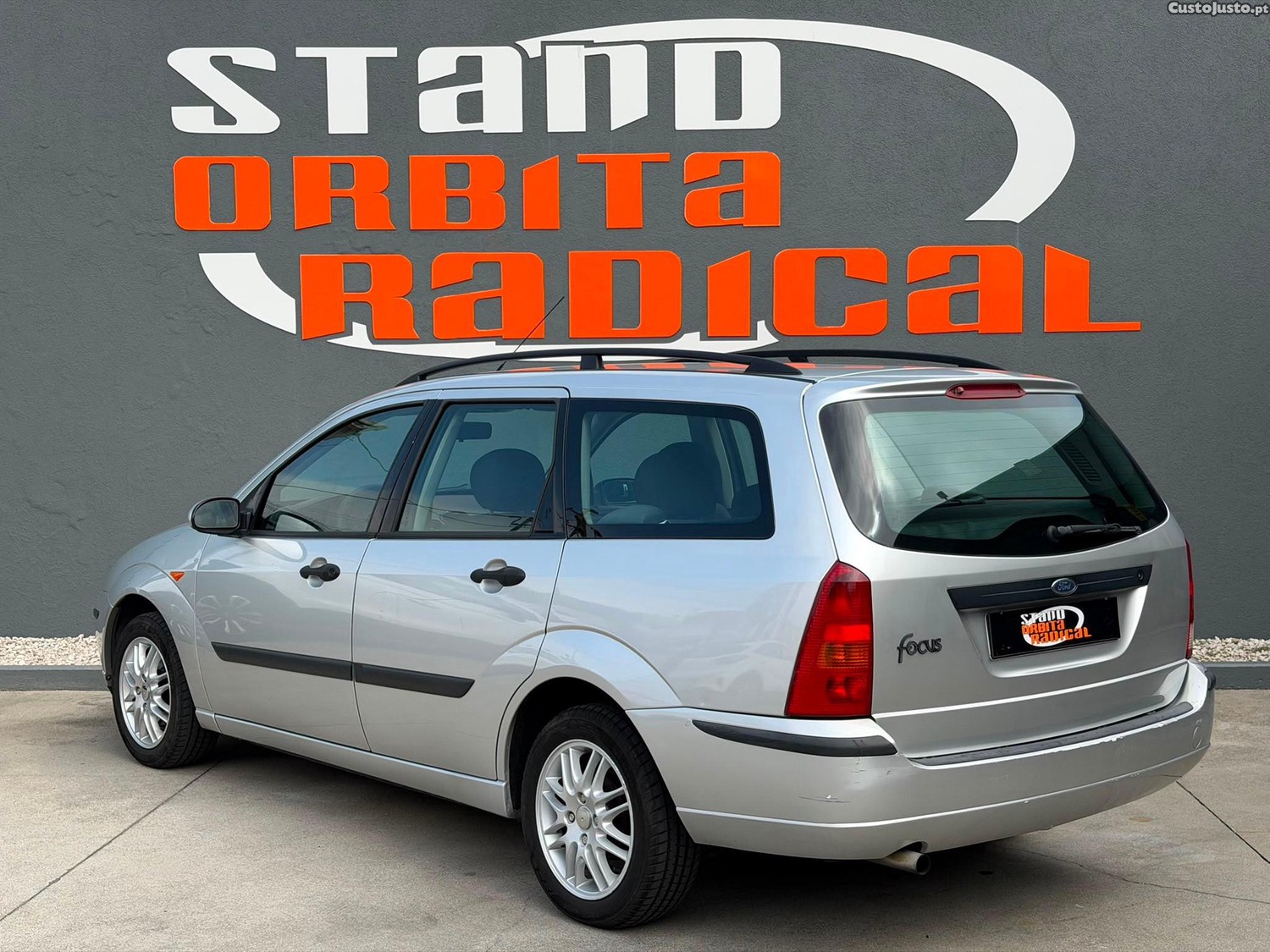 Ford Focus SW 1.4 Comfort — fotografia 16