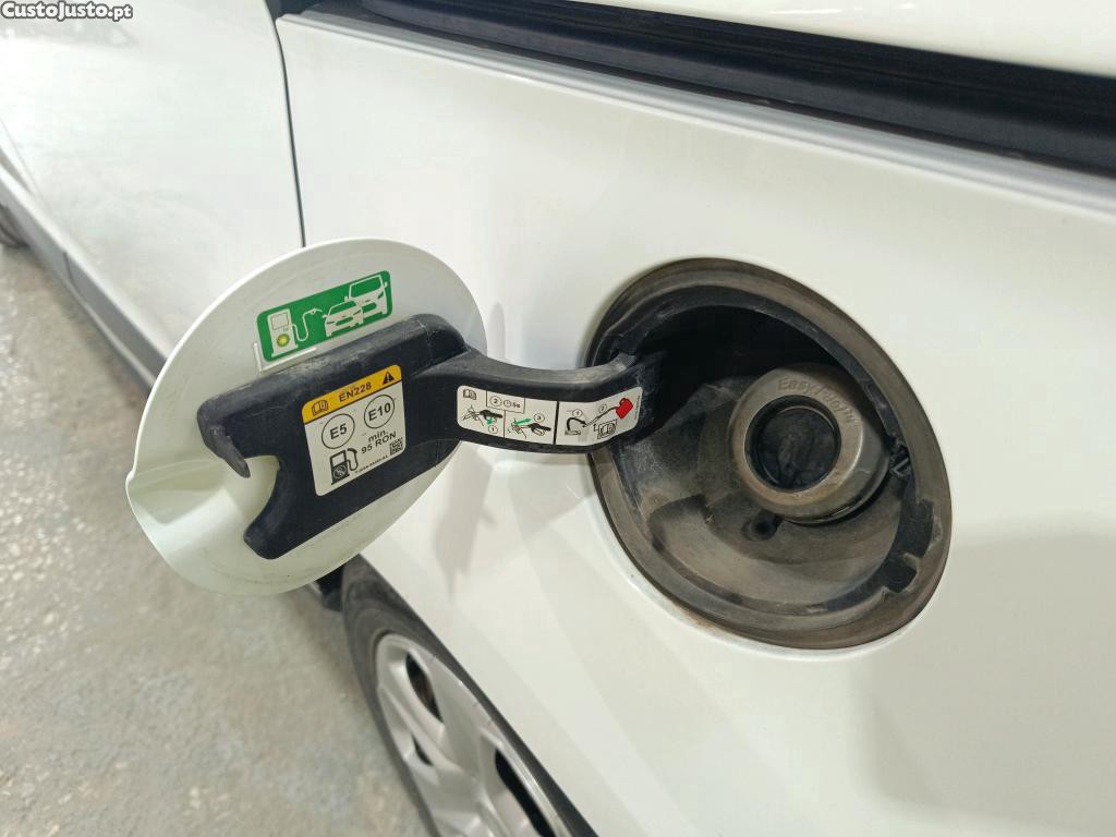 Ford Tourneo Courier 1.0 EcoBoost Ambiente 100cv — fotografia 12