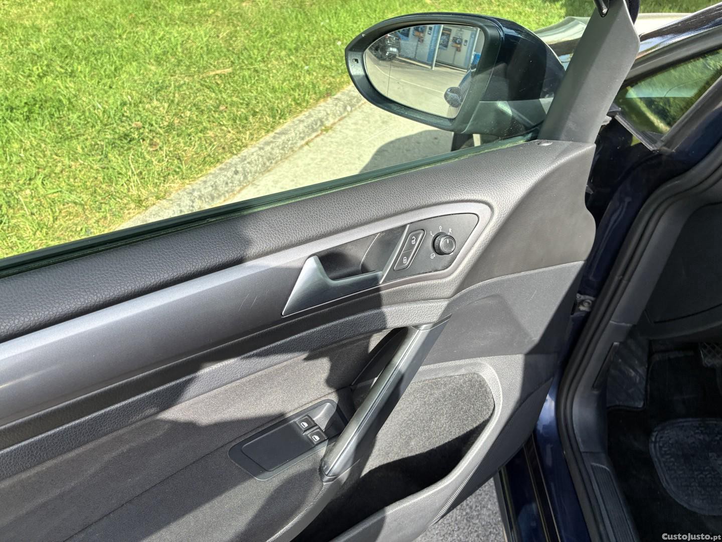 Volkswagen Golf 1.6 TDI 4Motion BlueMotion Comfortline — fotografia 4