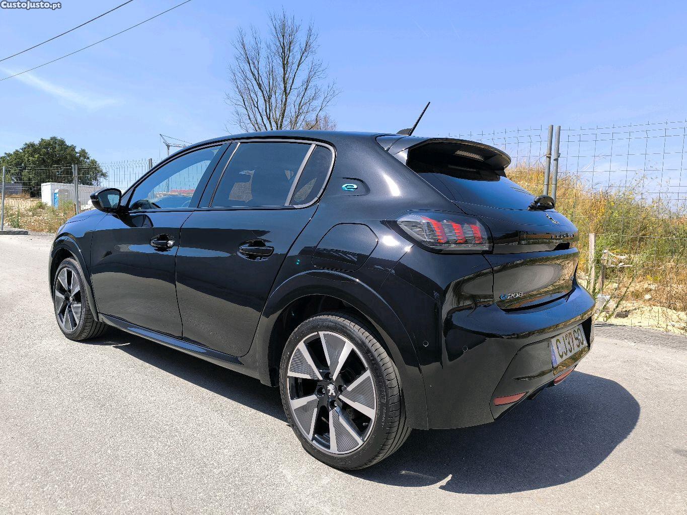Peugeot e-208 GT — fotografia 8