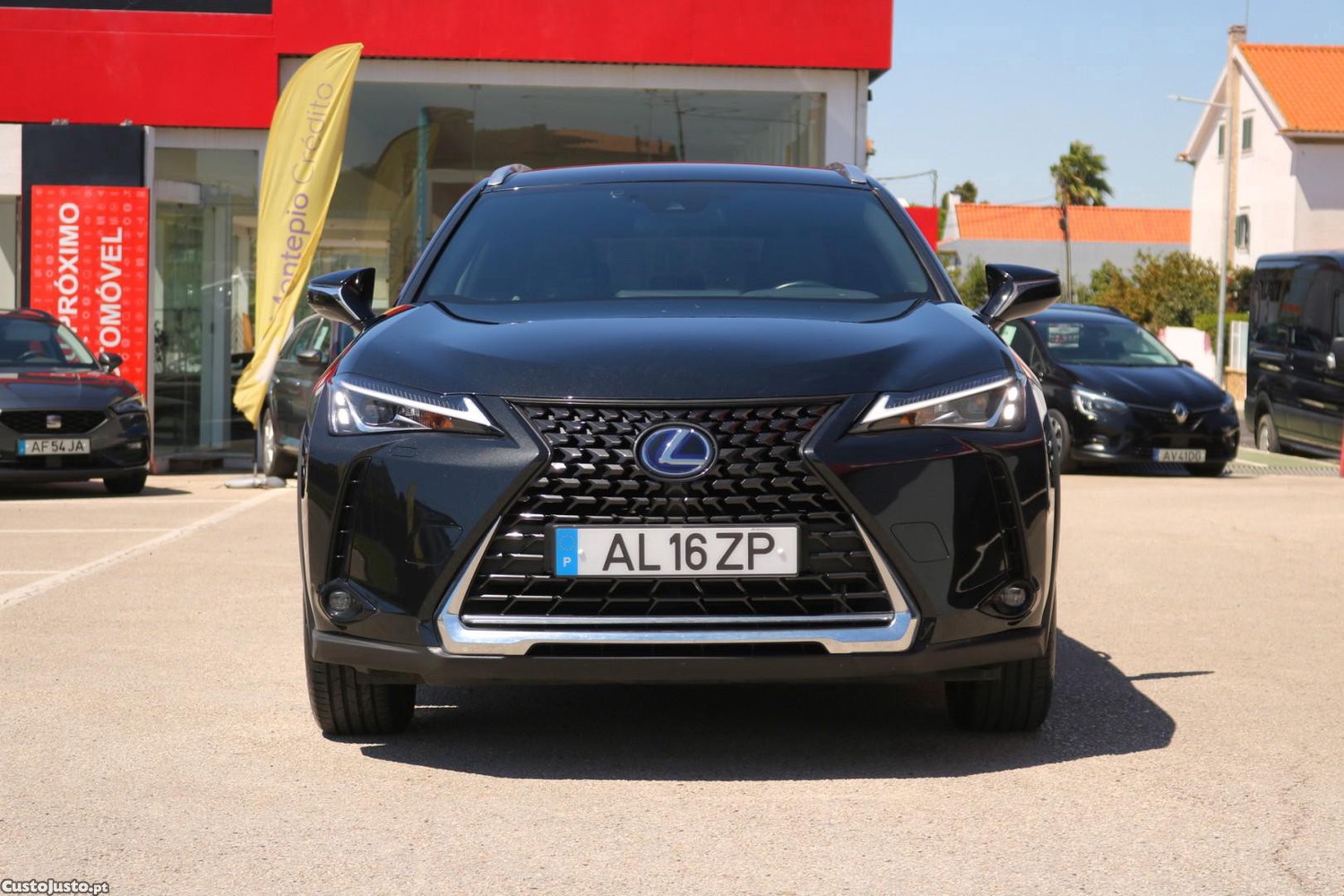 Lexus  UX 300e Premium 204cv - 21 — photo 4