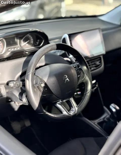 Peugeot 208 1.4 HDi (2012-2015) — fotografia 8