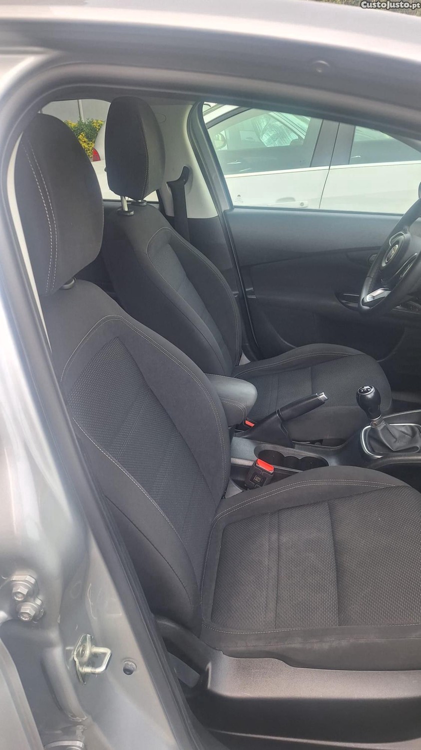 Fiat Tipo 1.3 Multijet 95 cv Lounge Tech — fotografia 3