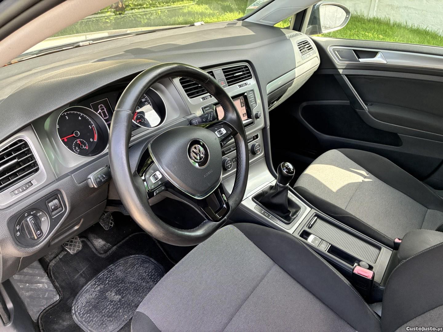 Volkswagen Golf 1.6 TDI 4Motion BlueMotion Comfortline — fotografia 3