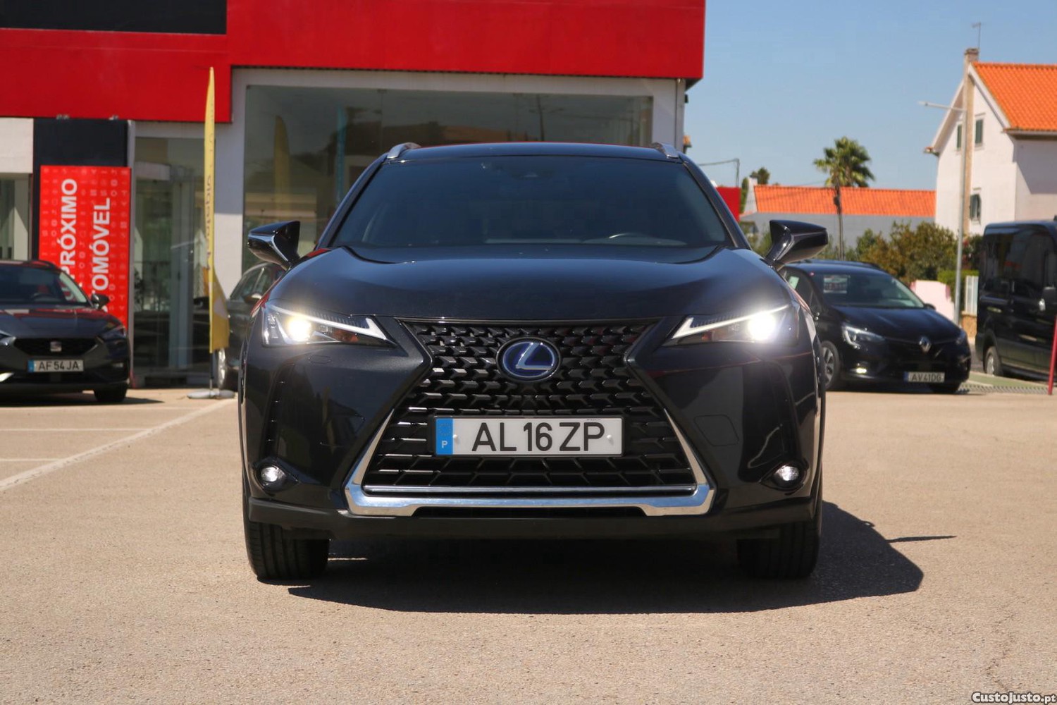 Lexus  UX 300e Premium 204cv - 21 — photo 5