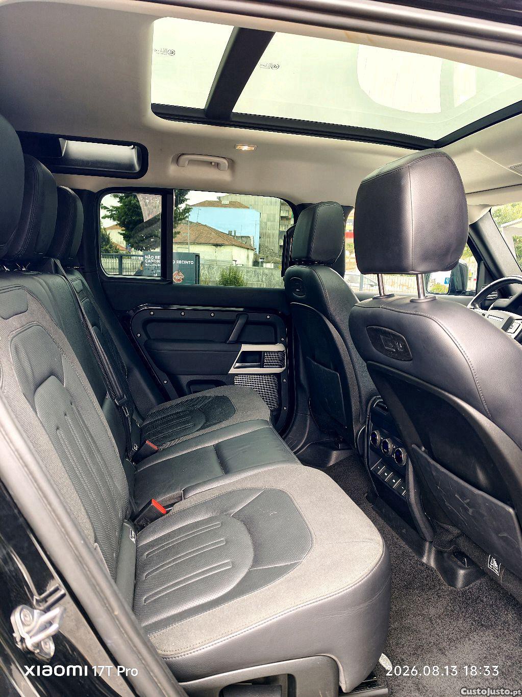 Land Rover Defender Black edition 7 lugares 2.0d 241cv aceito retoma — fotografia 3