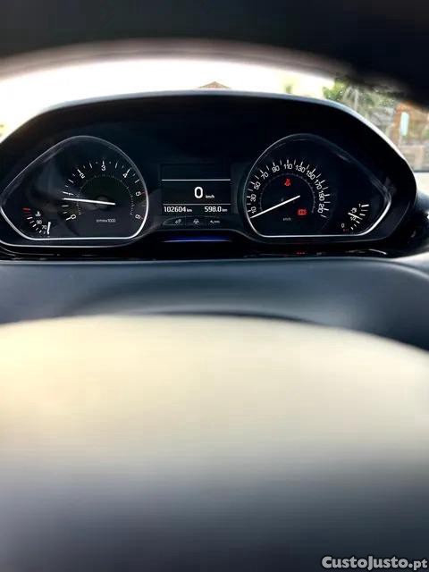 Peugeot 208 1.4 HDi (2012-2015) — fotografia 7