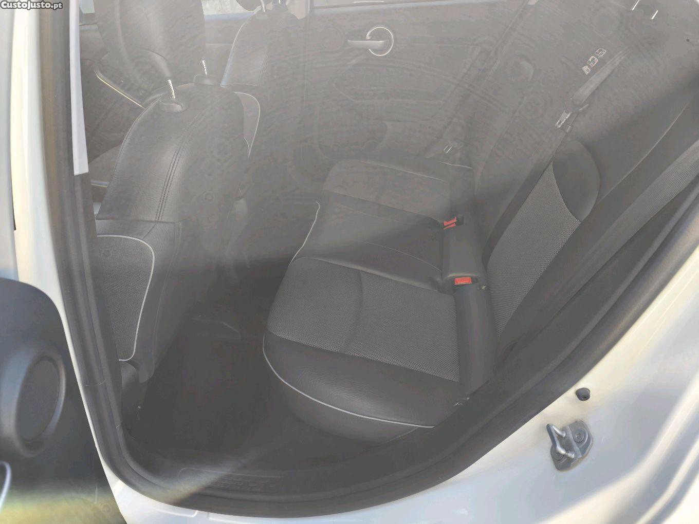Fiat 500X 1.6 MultiJet CX Automática — fotografia 4