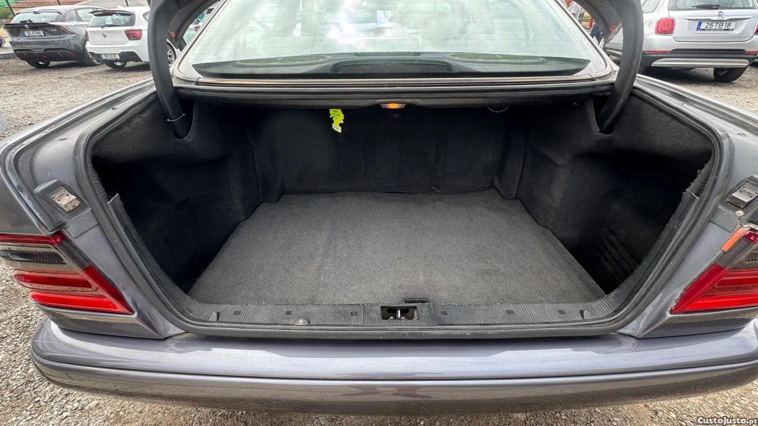 Mercedes-Benz E 220 CDI Classic — fotografia 3
