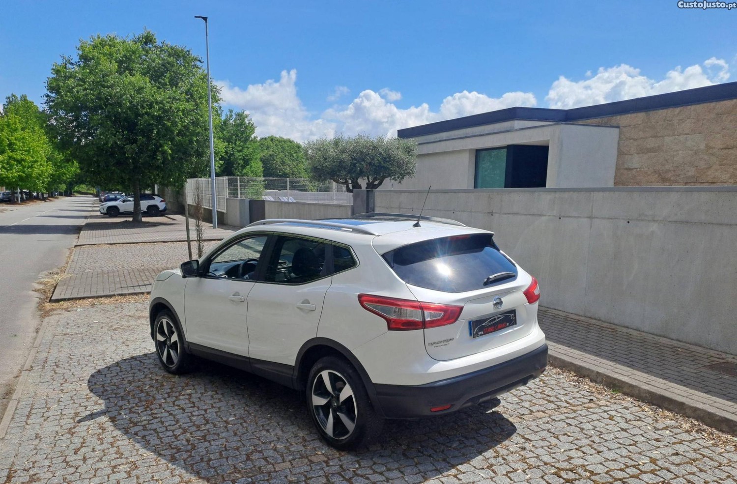 Nissan Qashqai 1.5 DCI 110 CV Tecto Panorâmico / Camera 360º — photo 4