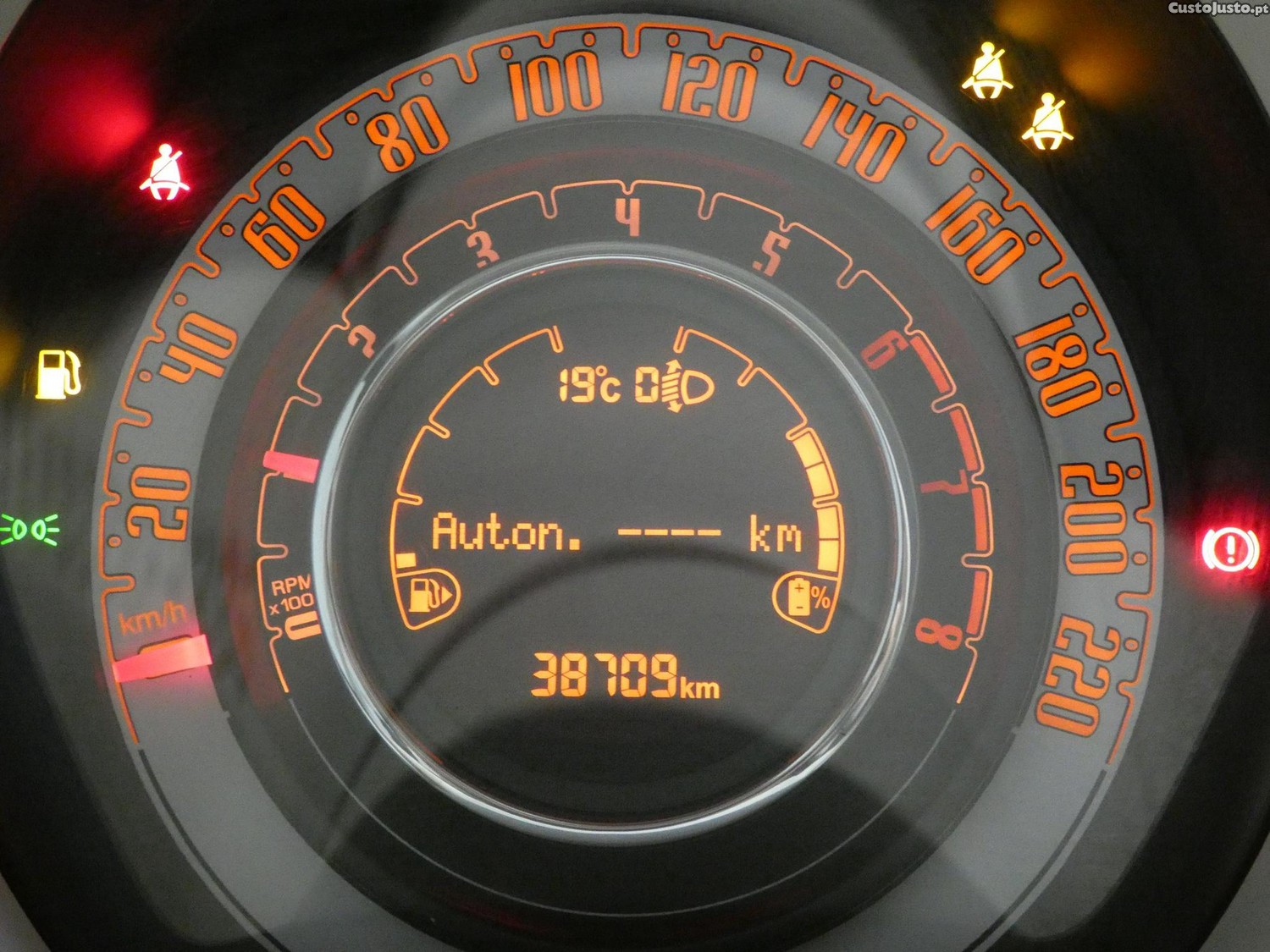 Fiat 500 1.0 Hybrid Club — fotografia 13