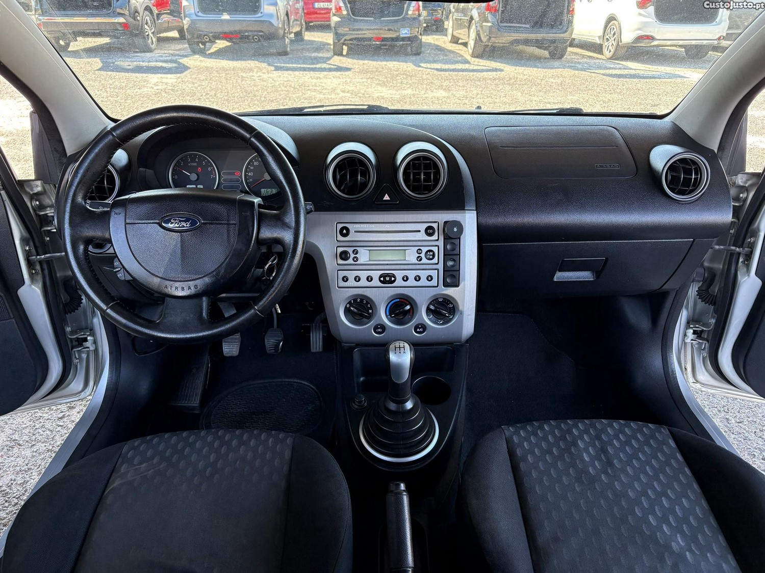 Ford Fiesta 1.25 Ambiente — fotografia 10