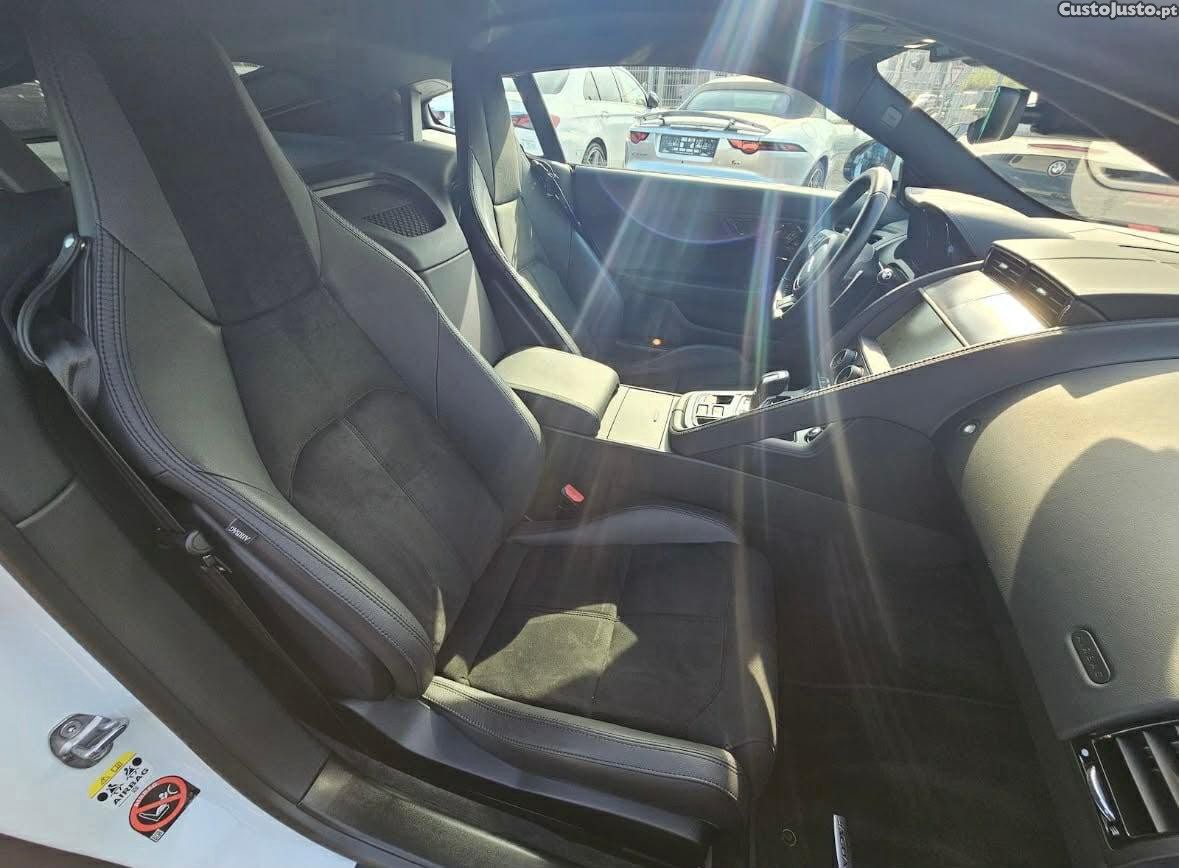 Jaguar F-Type 2.0 i4 R-Dinamic — fotografia 4