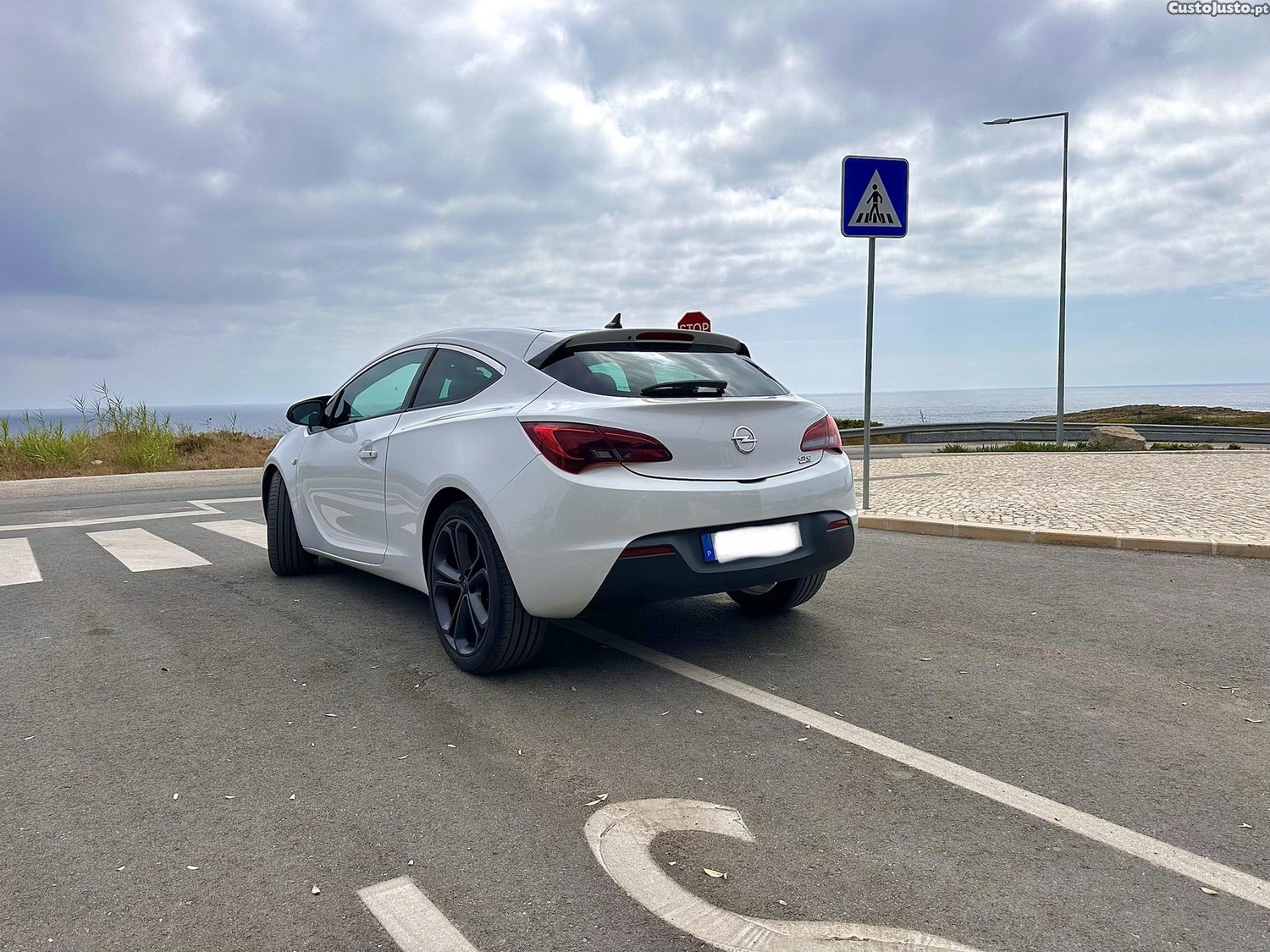 Opel Astra GTC — fotografia 2
