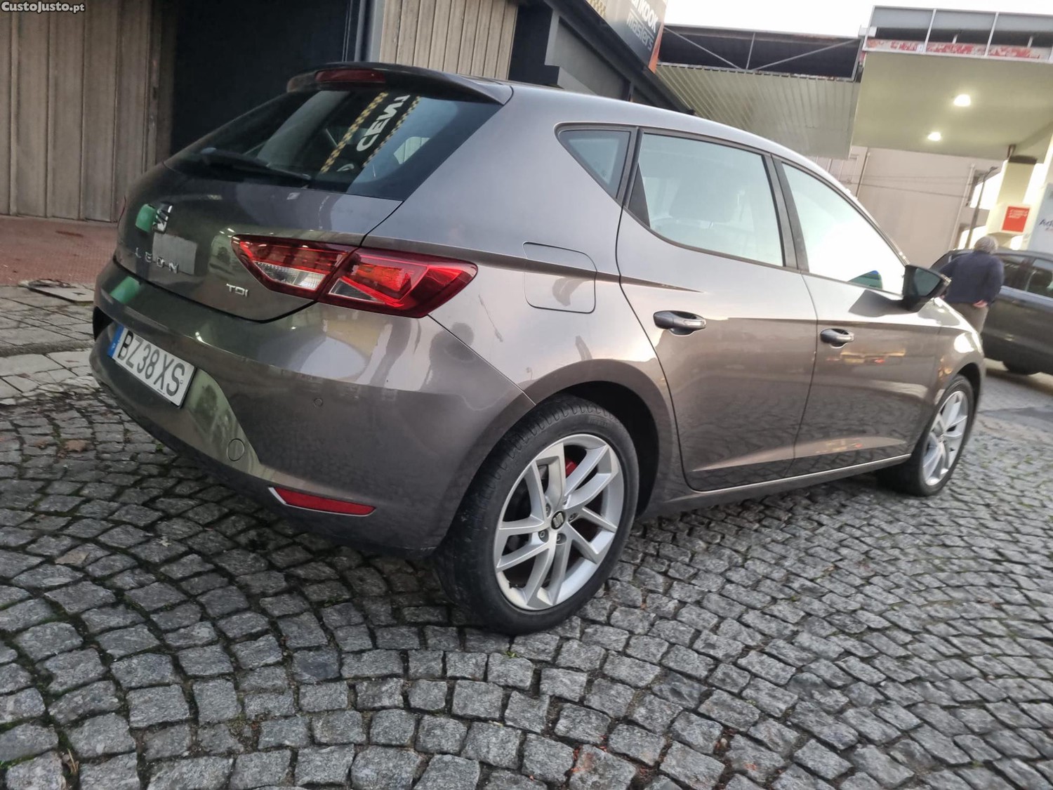 SEAT Leon 1.6 TDI muito novo — fotografia 11