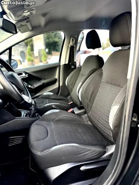 Peugeot 208 1.4 HDi (2012-2015) — fotografia 4