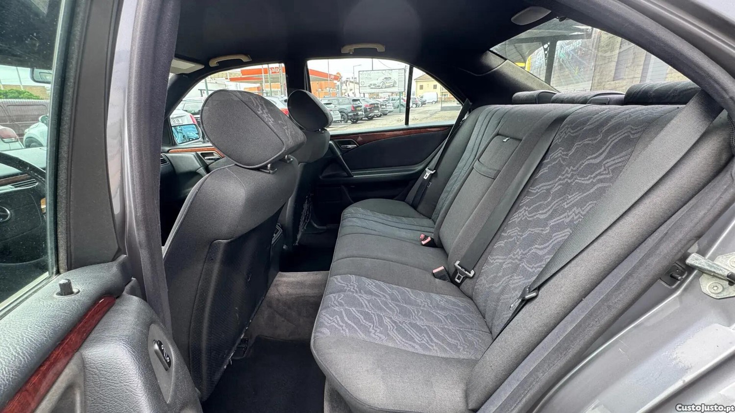 Mercedes-Benz E 220 CDI Classic — fotografia 11