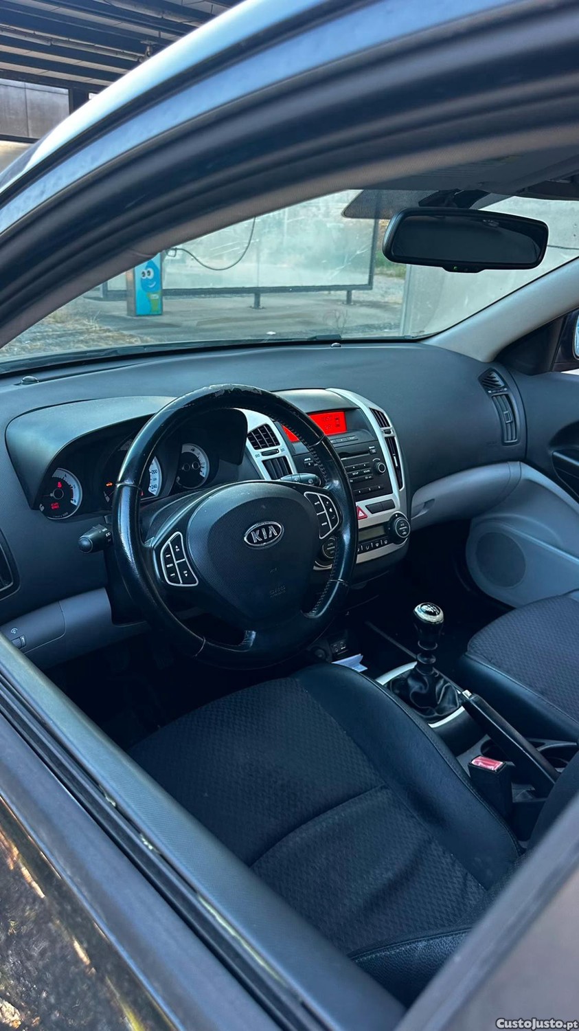 Kia Ceed 1.6 CRDI — fotografia 3
