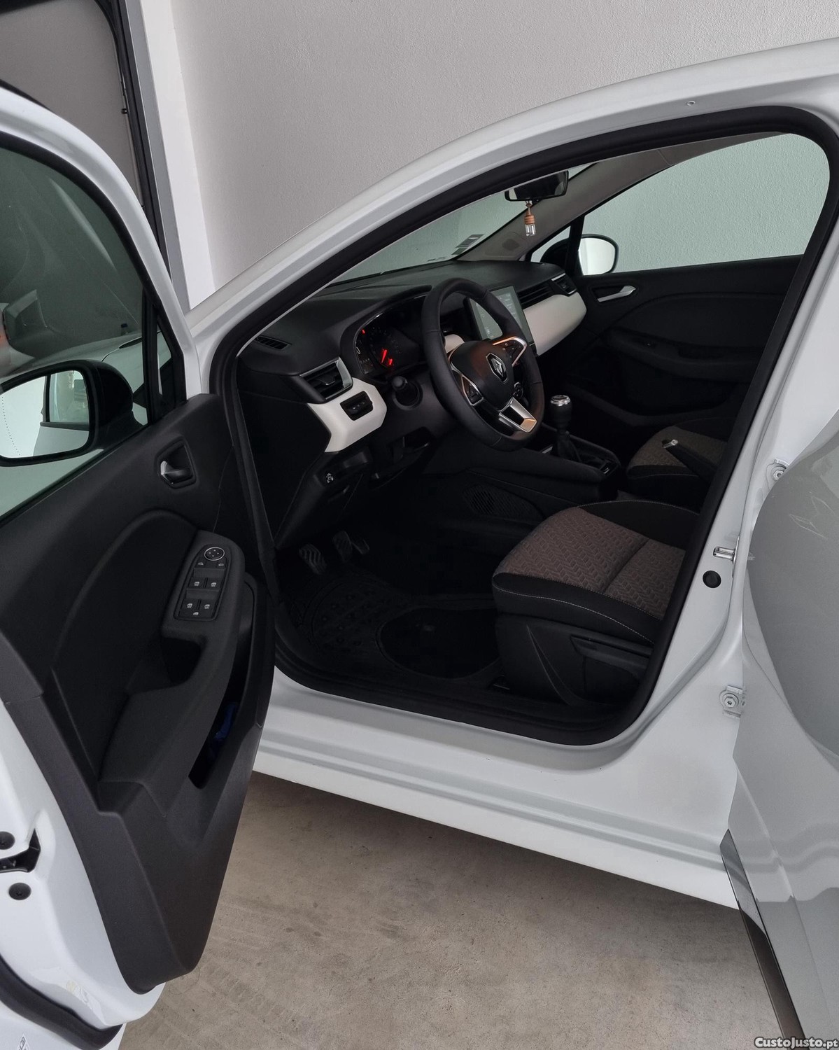 Renault Clio 1.0 TCe Evolution — fotografia 8
