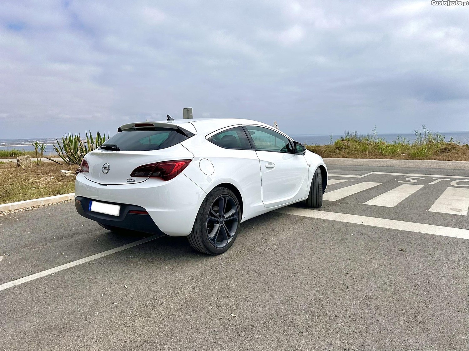 Opel Astra GTC — fotografia 7