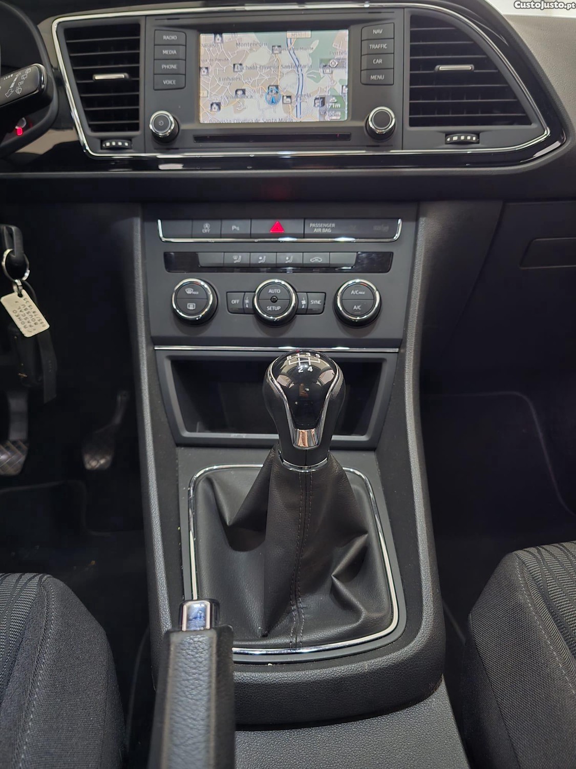 SEAT Leon 1.6 TDI muito novo — fotografia 5