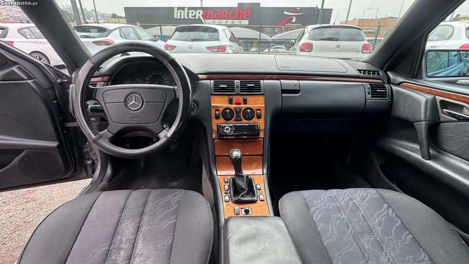 Mercedes-Benz E 220 CDI Classic — fotografia 10