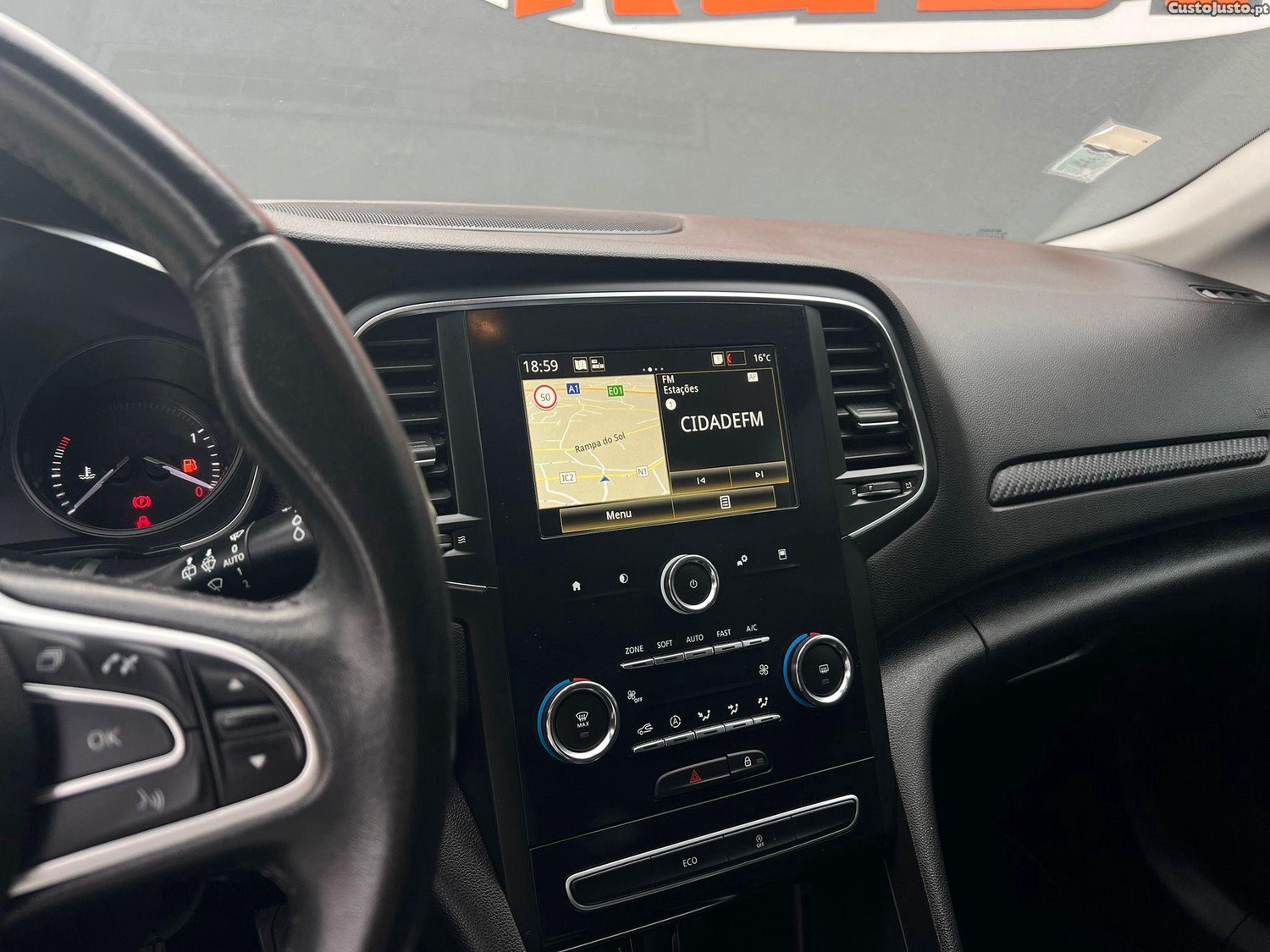 Renault Mégane Sport Tourer 1.5 Blue dCi Limited — fotografia 17