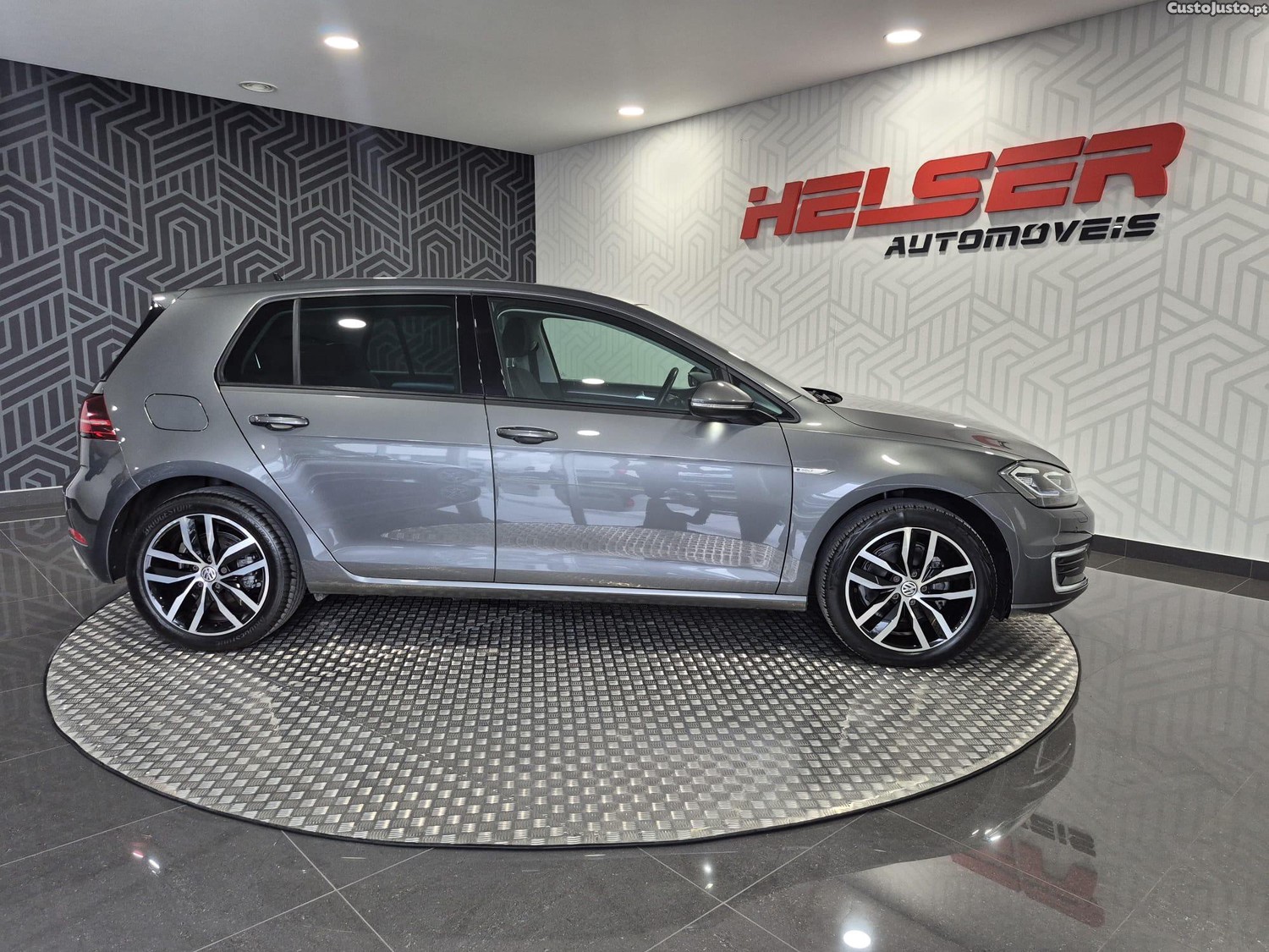 Volkswagen Golf e- AC/DC — fotografia 5